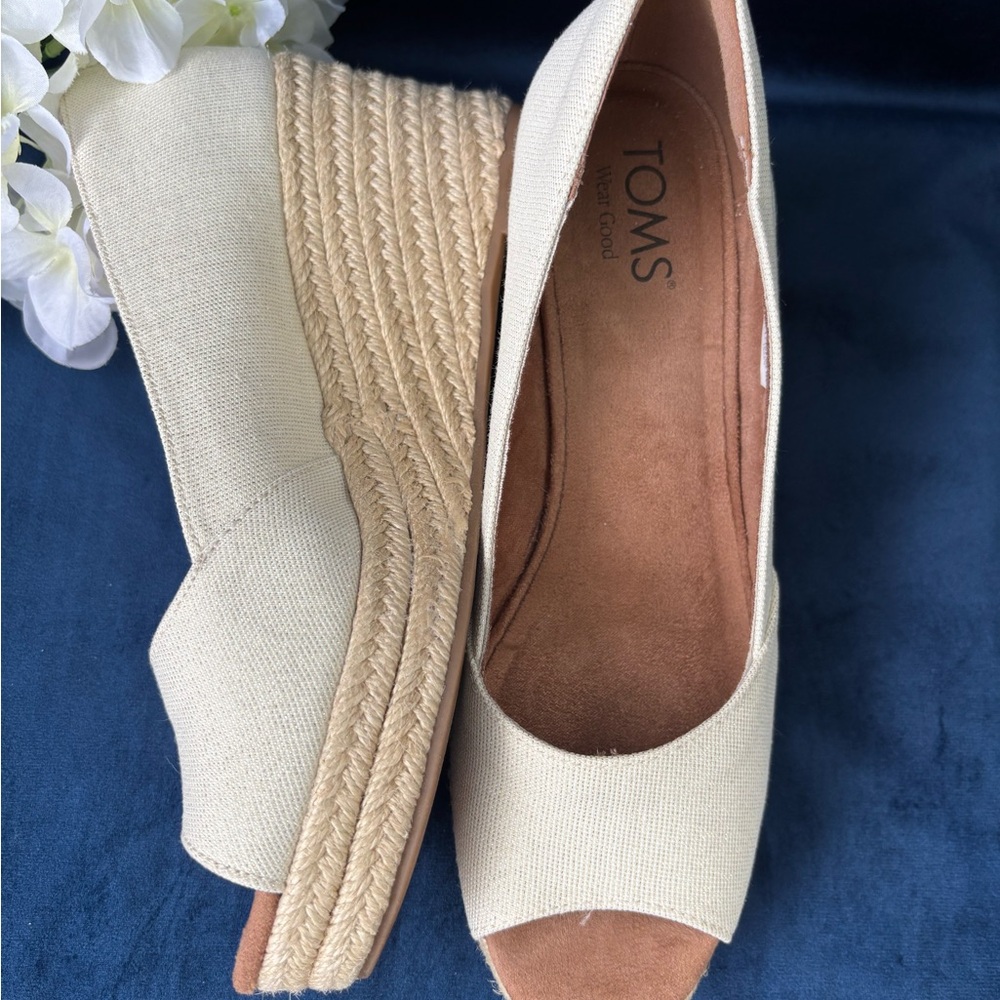 TOMS Cream Canvas Espadrille Wedge Peep Toe Sandal size 8